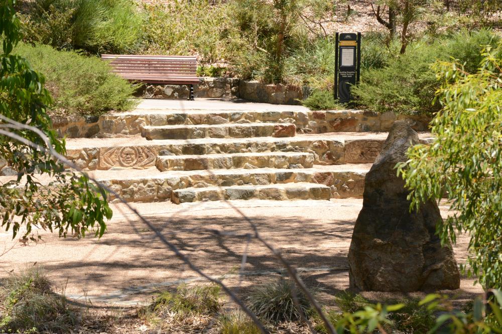 Beedawong Meeting Place Beedawong Meeting Place is a stone amphitheatre set in the WA Botainc Garden.